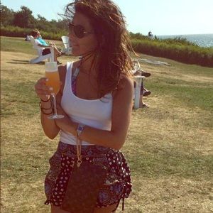 Meet your Posher, Angela